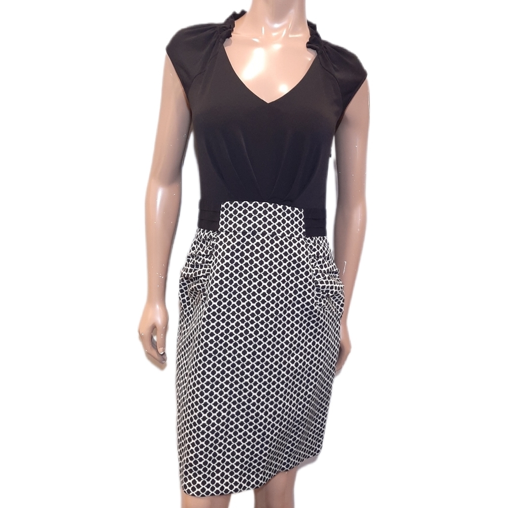 Max & Cleo Cap Sleeve Sheath Dress Flattering Pleated Ruffled Vneck Size 8